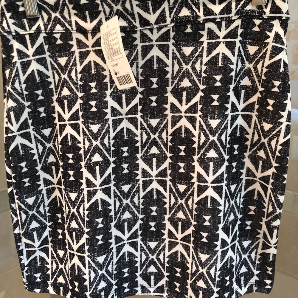 Black and white skirt by silence and noise